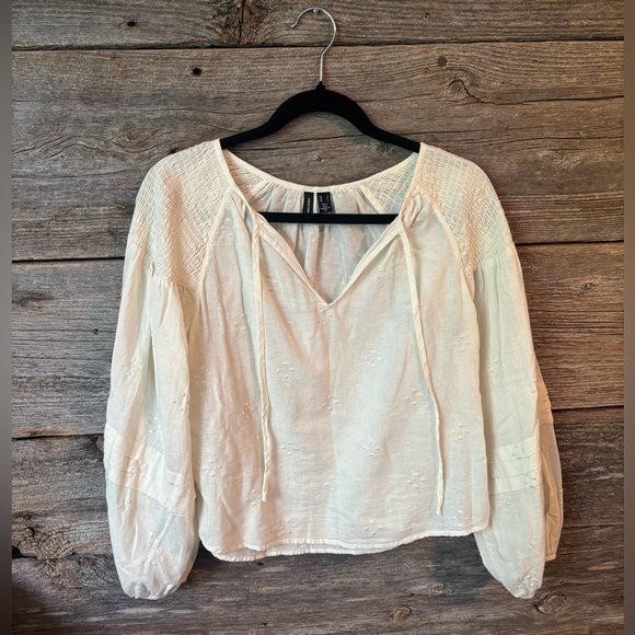Vero Moda Tops - Vero Moda Puff Sleeve Blouse